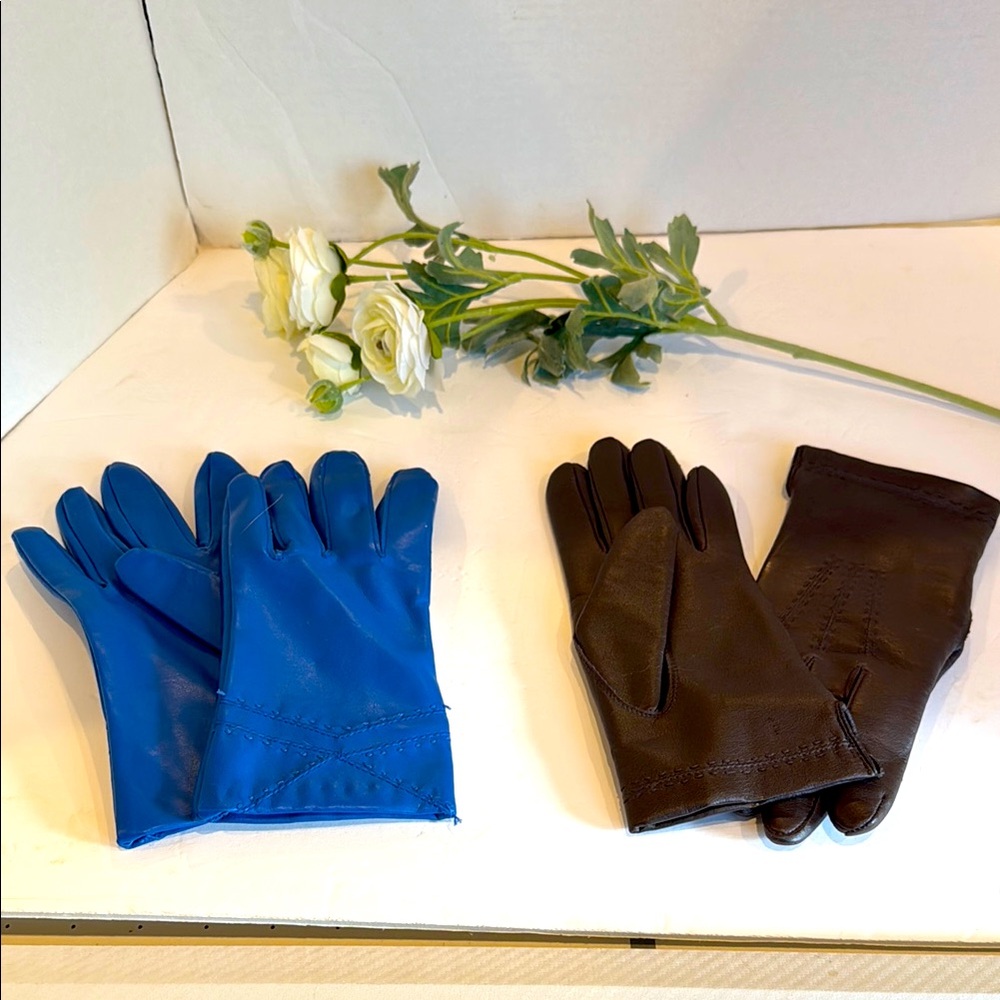 Set of 2 pairs of vintage leather gloves